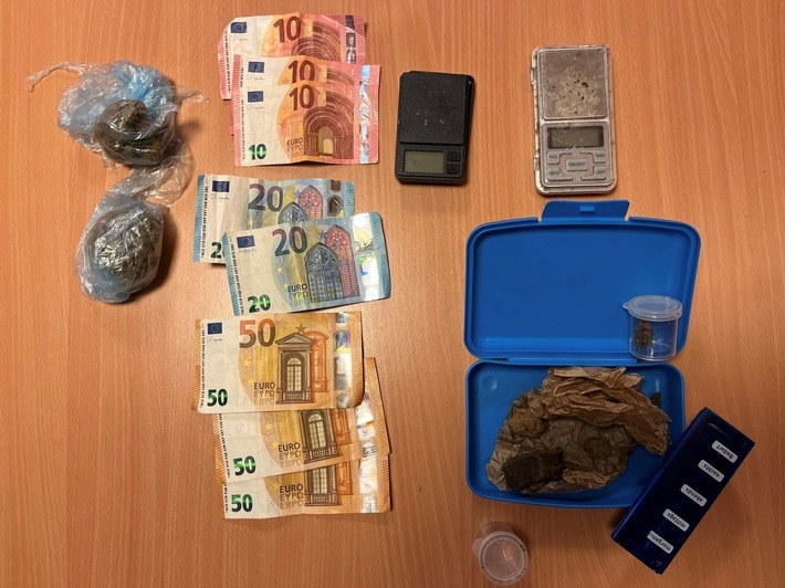 Hagen: Schwerpunktdienst reagiert auf Hinweise aufmerksamer Anwohner – Mutmaßliche Drogenhändler auf Spielplatz gestellt