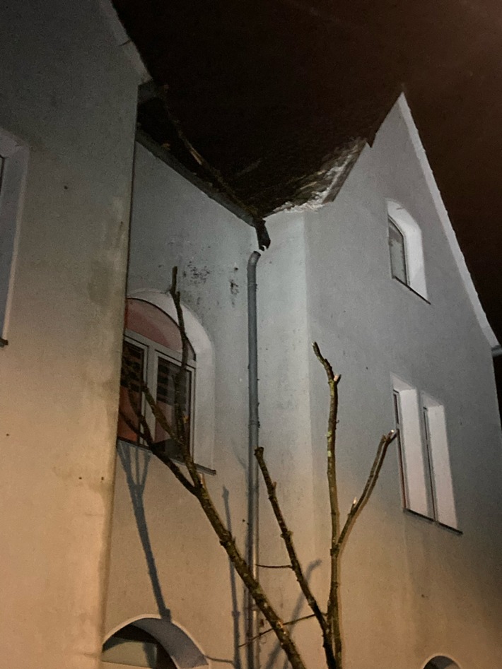 Hagen: Umgestürzter Baum verursacht größeren Schaden