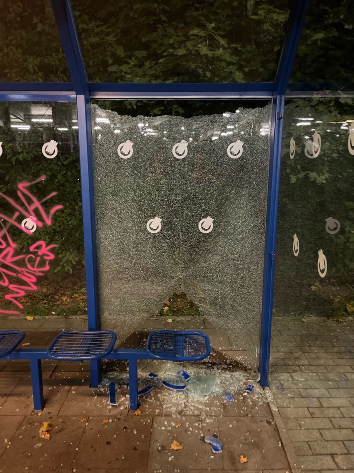 Hagen-Altenhagen: Vandalismus im und vor dem Parkhaus des Westfalenbades – Zeugen gesucht